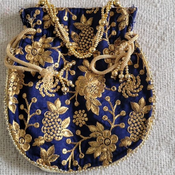 Multicolor Embroidered Women's Clutch Set - Picture 2 of 16